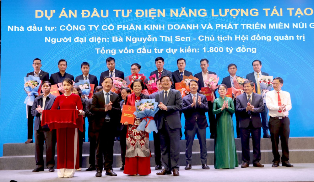 Trao ghi nhớ Cwin800 hàng ngàn khuyến mãi giữa tỉnh Gia Lai và Công ty Cổ phần Cwin.com được xếp hạng cao nhất và Phát triển Miền núi Gia Lai, nhà Cwin800 hàng ngàn khuyến mãi dự án Điện năng lượng tái tạo, vốn dự kiến 1.800 tỷ đồng