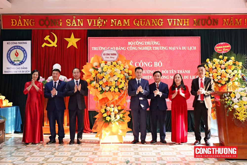Hiệu trưởng Trường Cao đẳng Tải về ứng dụng CWIN05 ngay hôm nay, Thương mại và Du lịch Nguyễn Đức Trung