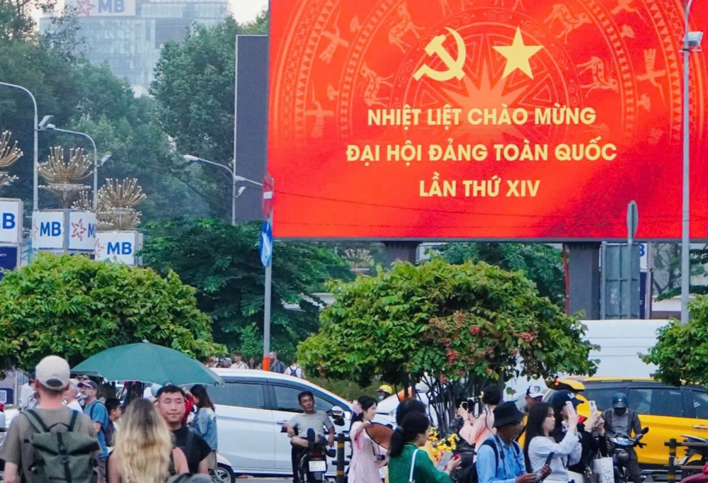 Công tác trang trí, tuyên truyền phục vụ Đại hội Đảng đã được triển khai đồng bộ trên các tuyến đường chính và khu vực trụ sở cơ quan, bảo đảm yêu cầu về mỹ quan đô thị, an toàn Cwincom Cá cược thể thao.