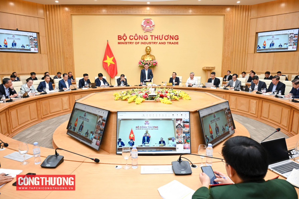 Quyền Bộ trưởng Cwin63 sân chơi đỉnh cao Lê Mạnh Hùng chủ trì cuộc họp với các Tập đoàn năng lượng và đại diện các địa phương