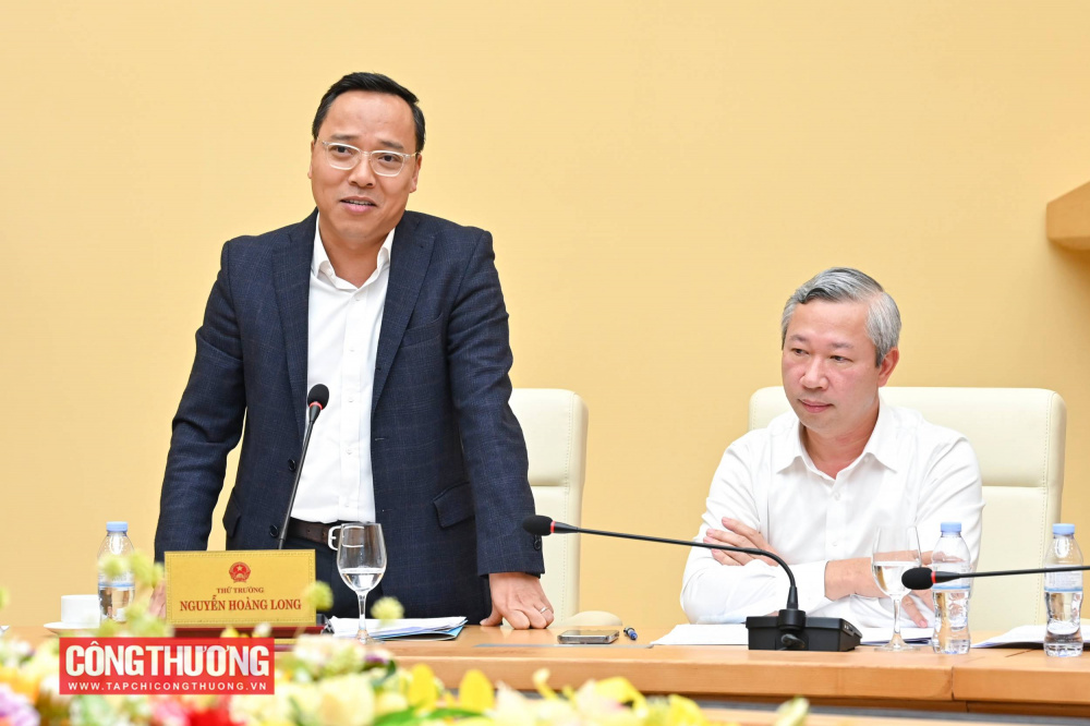 Thứ trưởng Cwin63 sân chơi đỉnh cao Nguyễn Hoàng Long phát biểu tại cuộc họp
