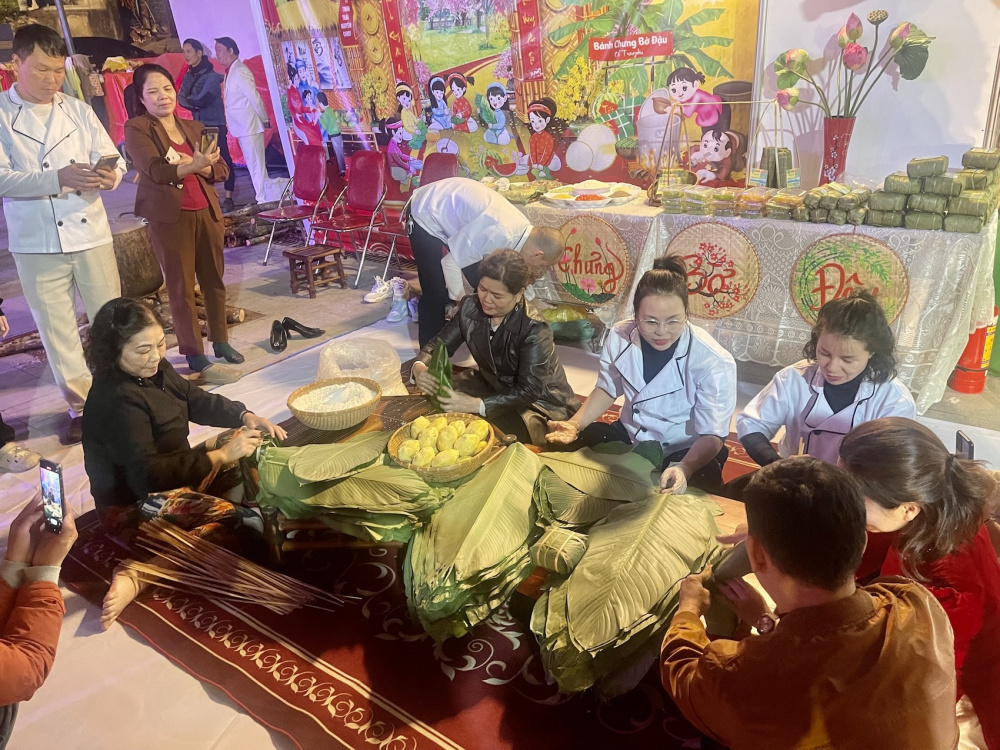 Hoạt động gói bánh chưng