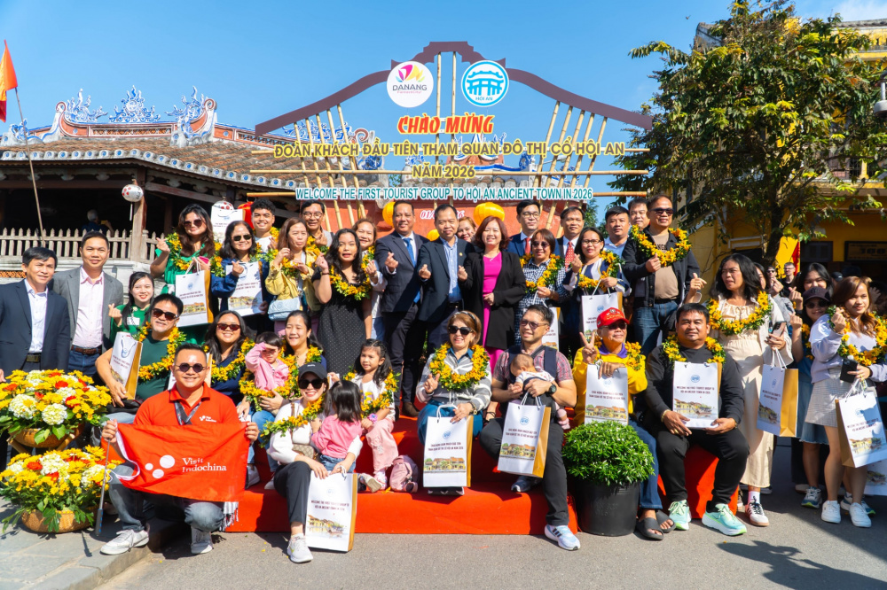 Đà Nẵng đón đoàn khách đầu tiên tham quan đô thị cổ Hội An đầu năm 2026
