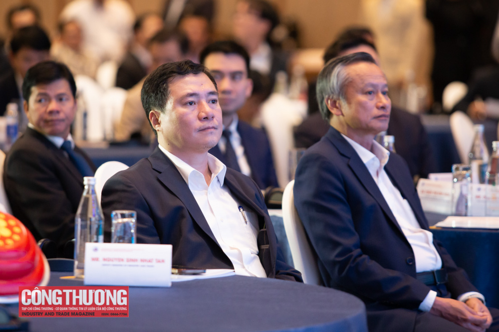 Thứ trưởng Nguyễn Sinh Nhật Tân tham dự Hội nghị