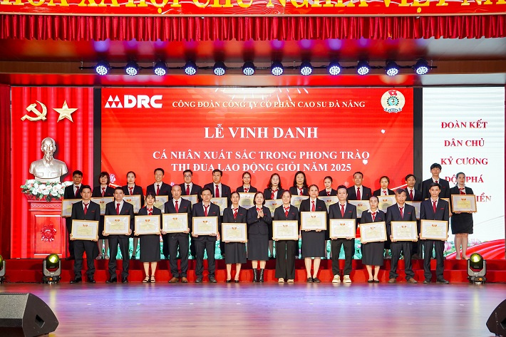 trao tặng 3