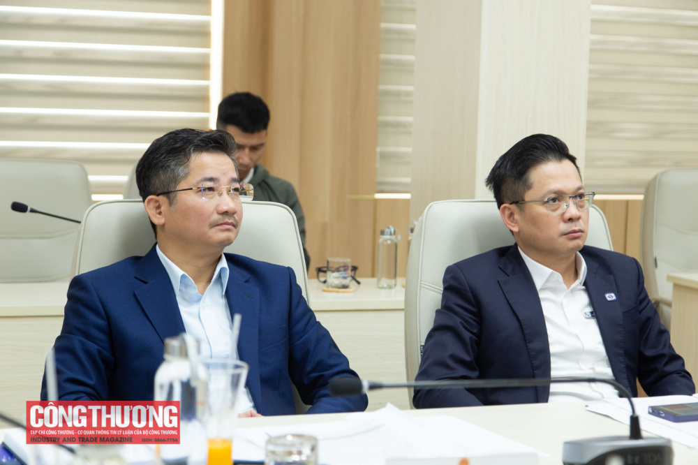 Các đại biểu Đoàn công tác Cwin63 sân chơi đỉnh cao tham dự buổi làm việc