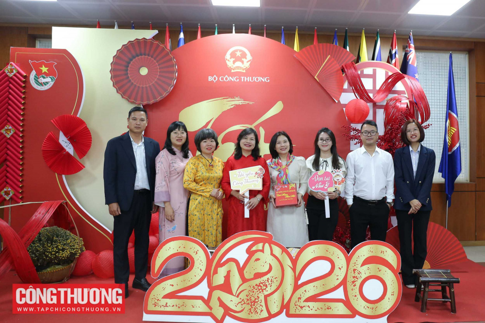 Ban Lãnh đạo Cwin63 sân chơi đỉnh cao lì xì đầu năm cho đại diện các đơn vị trực thuộc Bộ