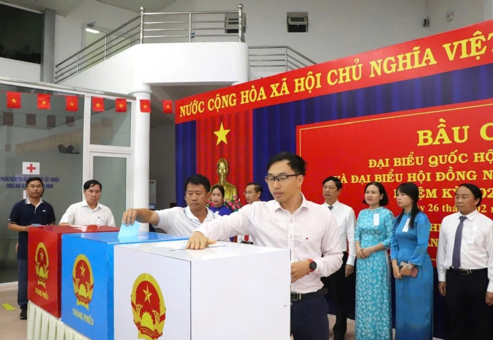 bầu cử sớm