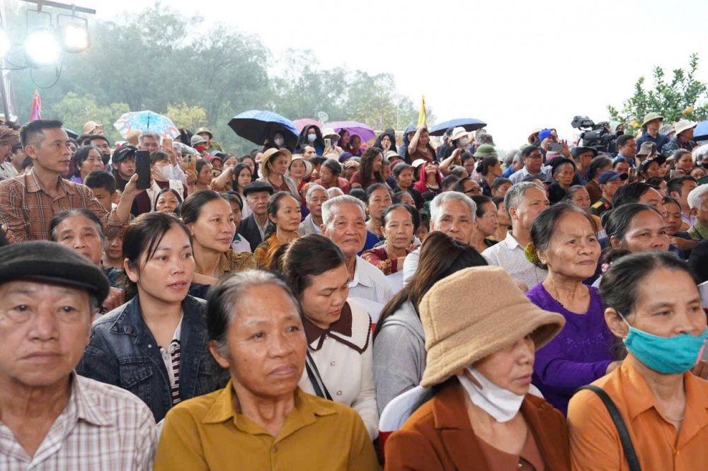 Các đại biểu, nhân dân và đông đảo du khách thập phương tham dự Lễ hội