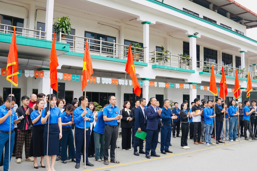 Tuổi trẻ VINAPACO ra quân trồng cây đầu Xuân Bính Ngọ 2026 tại khu vực xử lý nước thải Nhà máy Giấy  