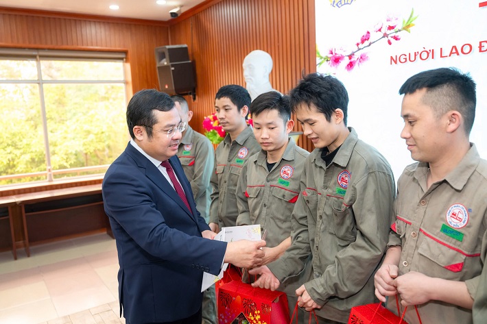 chủ tịch vinachem chúc tết 4