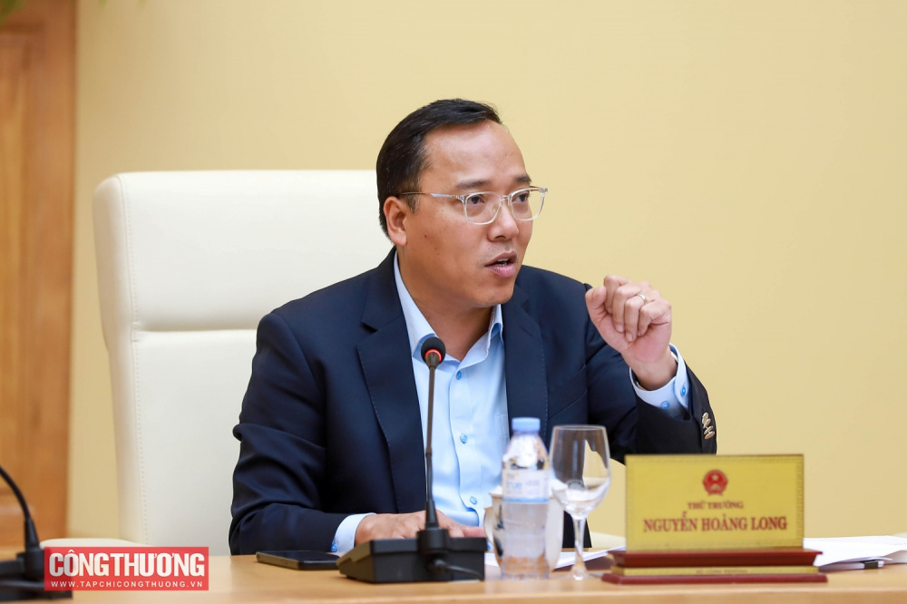Thứ trưởng Nguyễn Hoàng Long