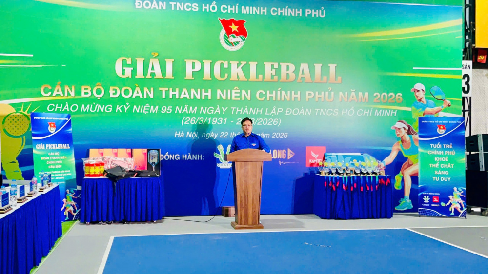 Đồng chí Vũ Huy Hoàng - Phó Bí thư Đoàn Thanh niên Cwin com đăng nhập phát biểu khai mạc Giải đấu