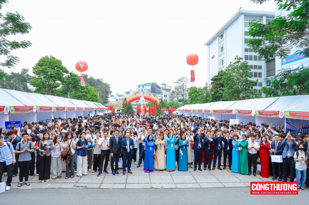 Gần 5.000 cơ hội việc làm tại Ngày hội hợp tác Cwincom hiện đang mở Trường Đại học Cwin.com giải trí hiện đại - Kỹ thuật Tải về ứng dụng CWIN05 ngay hôm nay