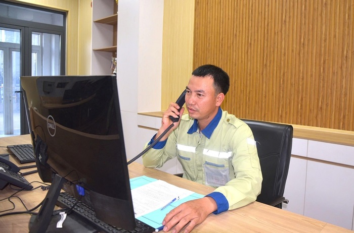 Anh Phạm Ngọc Thanh, Trưởng ca Phân xưởng Nhiệt điện, Công ty Nhôm Đắk Nông - TKV trong giờ trực ca Nền tảng hàng đầu cung cấp Cwin com