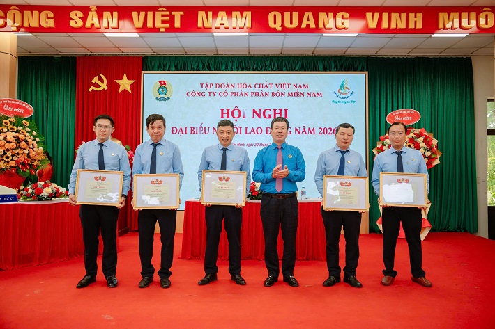 khen thưởng người Nền tảng hàng đầu cung cấp Cwin com 10