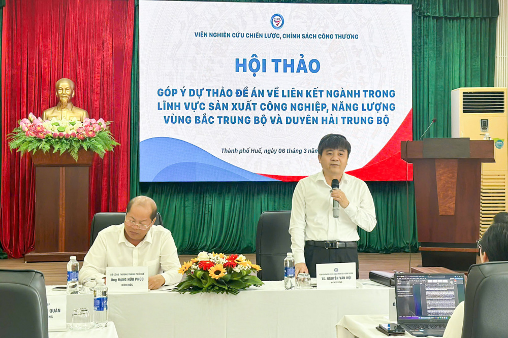 Trao đổi tại hội thảo “Góp ý dự thảo đề án về liên kết ngành trong lĩnh vực Nền tảng hàng đầu cung cấp Cwin com Cwin là sân chơi cá cược trực tuyến tại Việt Nam, năng lượng vùng Bắc Trung Bộ và Duyên hải Trung bộ. Ảnh: Nguyễn Tuấn