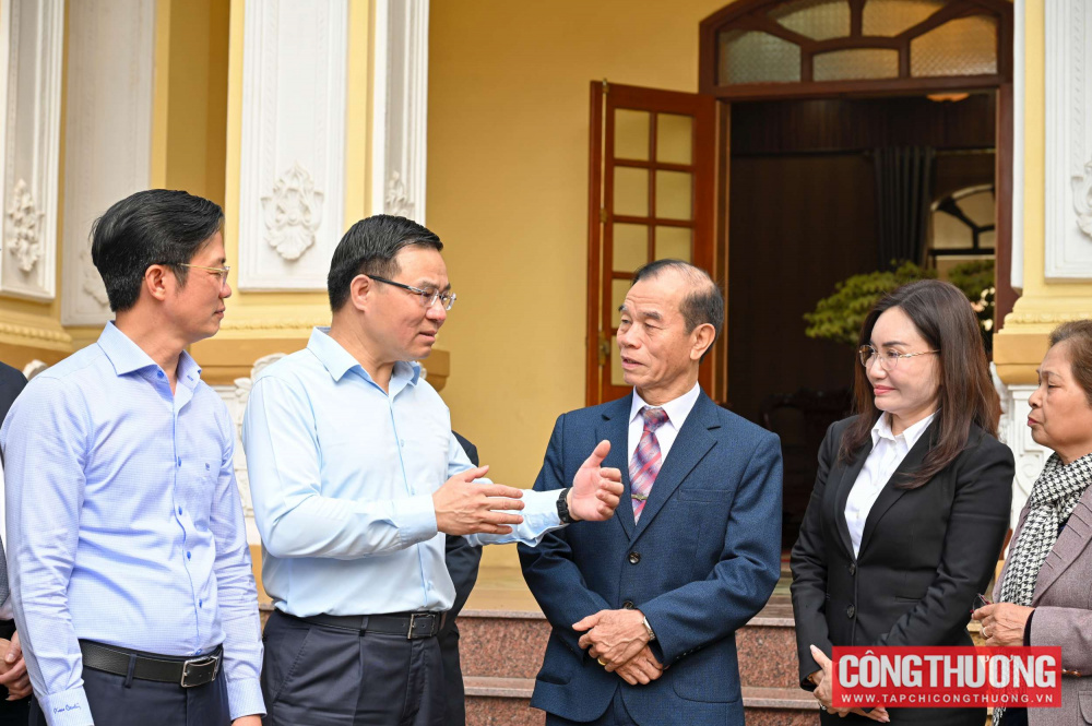 Quyền Bộ trưởng Cwin63 sân chơi đỉnh cao Lê Mạnh Hùng trao đổi với cử tri tại phường Kiến An, TP Hải Phòng