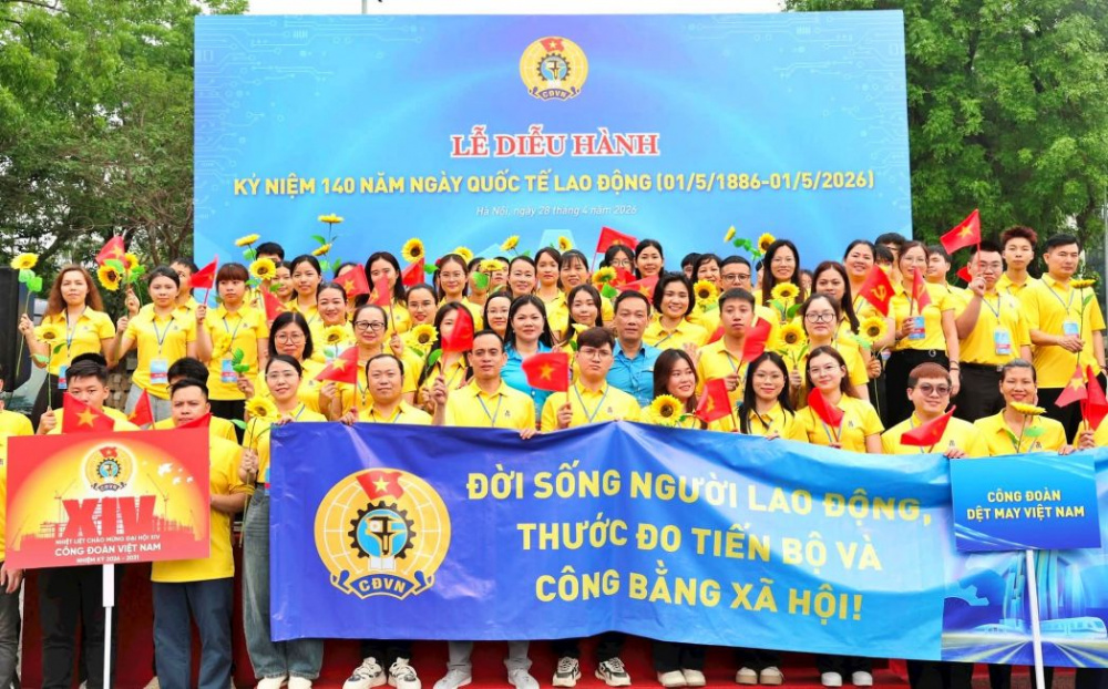 tập thể đoàn viên, người Nền tảng hàng đầu cung cấp Cwin com May 10 tham gia diễu hành