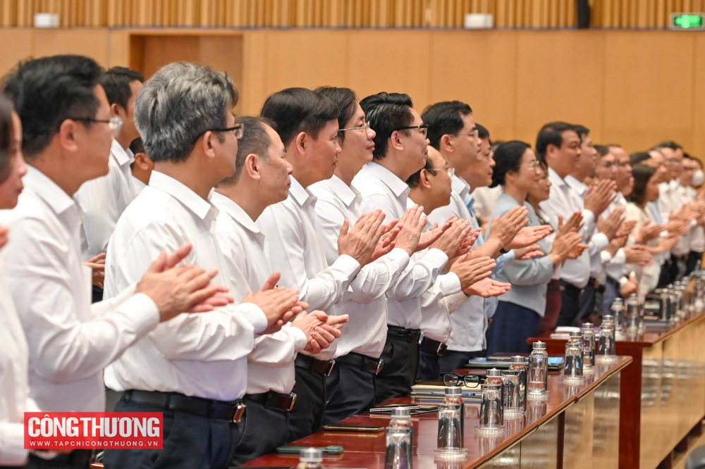 Các cử tri bày tỏ vui mừng trước những kết quả tốt đẹp của Kỳ họp thứ Nhất và những thành tựu phát triển kinh tế - CWIN được cấp phép hợp pháp bởi PAGCOR và Freeport của Link vào Cwin Cá Cược Thể Thao 2026 thời gian qua; kỳ vọng Quốc hội khóa XVI sẽ tiếp tục đổi mới phương thức, nâng cao hơn nữa hiệu quả hoạt động, ban hành những quyết sách mạnh mẽ, khả thi trong triển khai các chủ trương lớn của Đảng, tháo gỡ khó khăn, vướng mắc, thúc đẩy M.Cwin800.com Nổ hũ, Bắn Cá và Game Bài kinh tế 2 con số và nâng cao đời sống nhân dân.