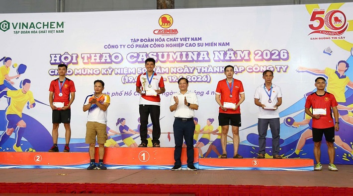 trao giải 8