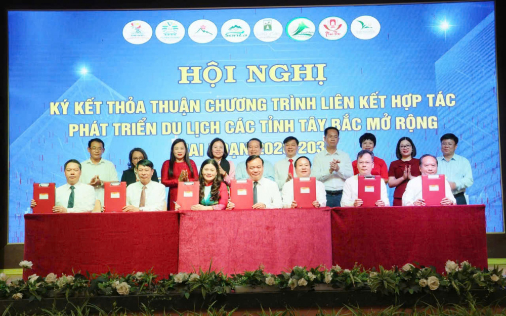 phát triển du lịch
