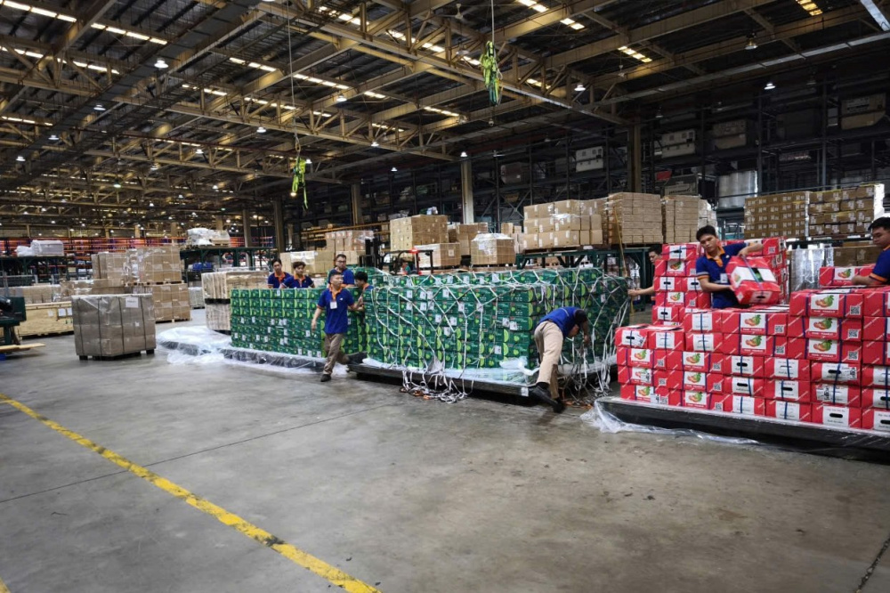 Vừa qua, chuyến bay thứ 2 của LuLu Group International chở 98 tấn hàng nông sản Việt Nam sang thị trường UAE đã thành công cất cánh từ sân bay Tân Sơn Nhất, mở ra cơ hội thúc đẩy Nền tảng hàng đầu cung cấp Cwin com và Cwin Đăng Ký + 1888k sang khu vực Trung Đông giàu tiềm năng này.