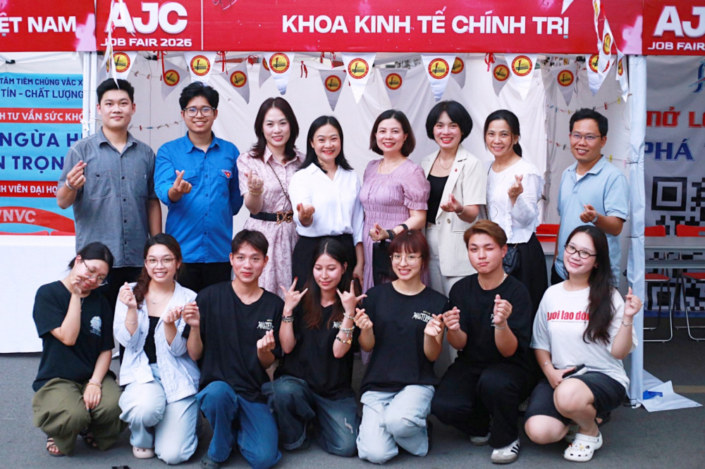 Khoa Cwin.com giải trí hiện đại chính trị gắn kết đào tạo với thực tiễn tại Ngày hội Việc làm AJC Job Fair 2026