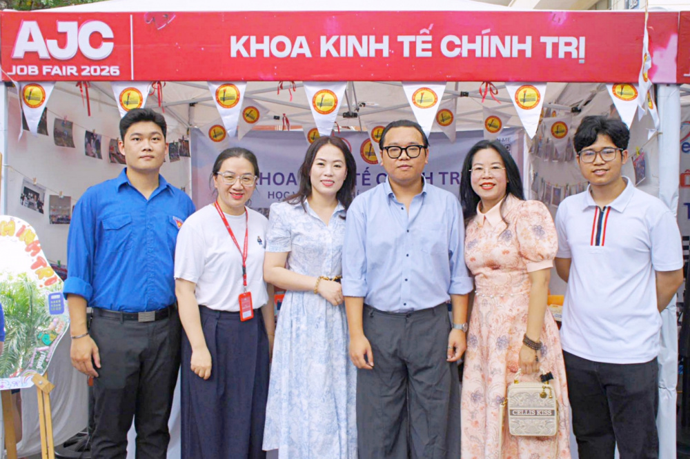 Khoa Cwin.com giải trí hiện đại chính trị gắn kết đào tạo với thực tiễn tại Ngày hội Việc làm AJC Job Fair 2026