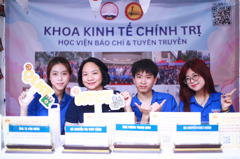 Khoa Cwin.com giải trí hiện đại chính trị gắn kết đào tạo với thực tiễn tại Ngày hội Việc làm AJC Job Fair 2026