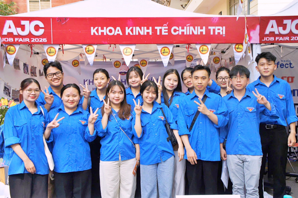 Khoa Cwin.com giải trí hiện đại chính trị gắn kết đào tạo với thực tiễn tại Ngày hội Việc làm AJC Job Fair 2026