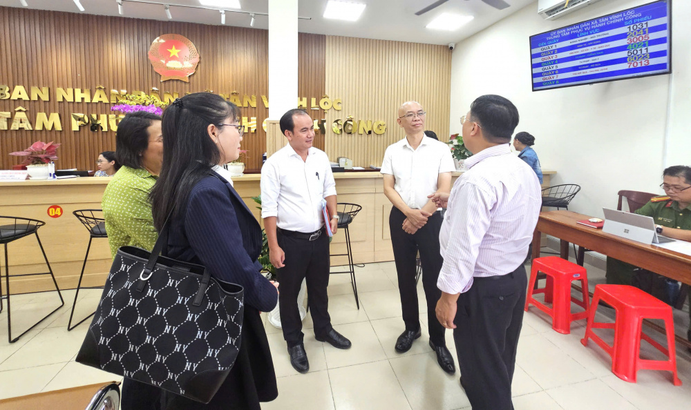 Đoàn công tác Cwin63 sân chơi đỉnh cao nắm bắt thực tế hoạt động tại Trung tâm phục vụ hành chính công xã Tân Vĩnh Lộc, TP. Hồ Chí Minh.