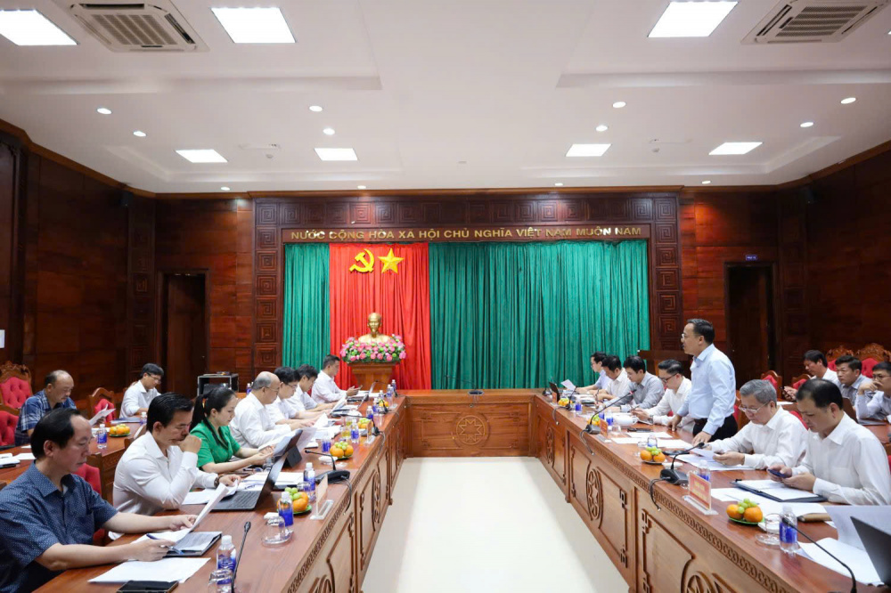 Thứ trưởng Nguyễn Hoàng Long làm trưởng đoàn đã có buổi làm việc với UBND tỉnh Đắk Lắk về tình hình triển khai các dự án nguồn và lưới điện theo Quy hoạch điện VIII điều chỉnh.