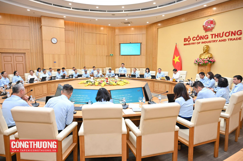 Bộ trưởng Lê Mạnh Hùng