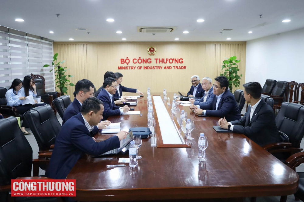 Bộ trưởng Lê Mạnh Hùng tiếp và làm việc với Chủ tịch kiêm Tổng Giám đốc Tập đoàn Dầu khí quốc gia Malaysia (Petronas) 