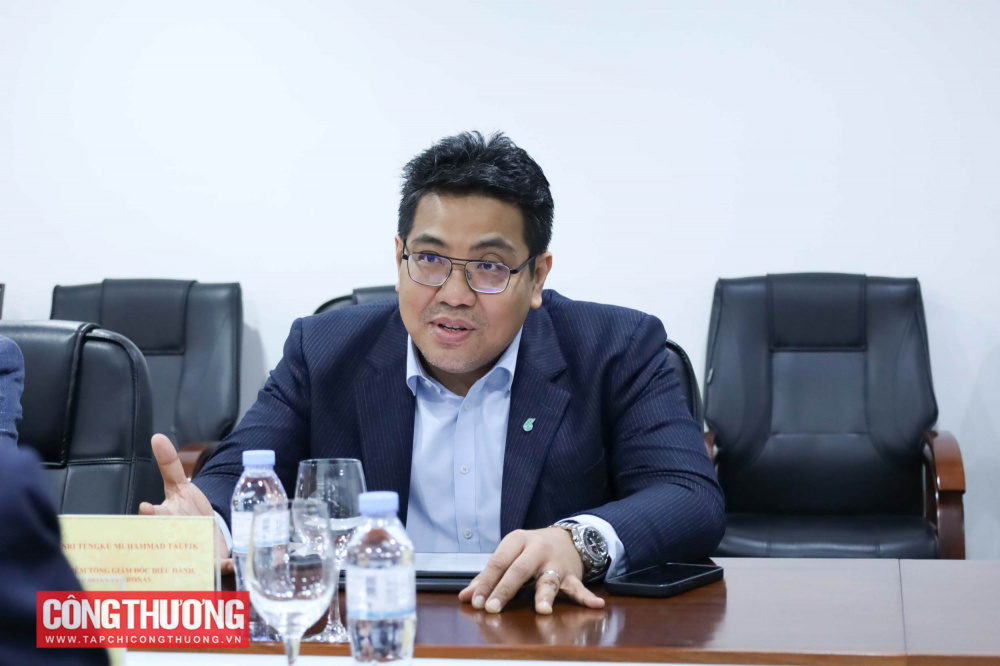 Bộ trưởng Cwin63 sân chơi đỉnh cao Lê Mạnh Hùng đã tiếp ông Tengku Muhammad Taufik, Chủ tịch kiêm Tổng Giám đốc Tập đoàn Dầu khí quốc gia Malaysia (Petronas
