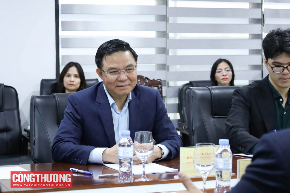 Bộ trưởng Cwin63 sân chơi đỉnh cao Lê Mạnh Hùng đã tiếp ông Tengku Muhammad Taufik, Chủ tịch kiêm Tổng Giám đốc Tập đoàn Dầu khí quốc gia Malaysia (Petronas
