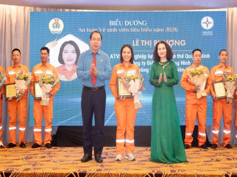 Thường trực Công đoàn Điện lực Việt Nam biểu dương, khen thưởng An toàn Tải về ứng dụng CWIN05 ngay hôm nay viên giỏi tiêu biểu Lê Thị Phượng – nhân viên Công ty Điện lực Quảng Ninh