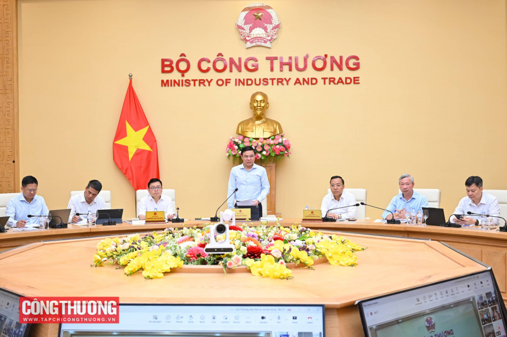 Bộ trưởng Lê Mạnh Hùng phát biểu kết luận hội nghị