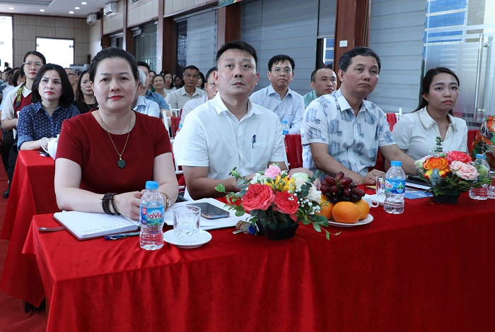 Các đại biểu dự hội nghị