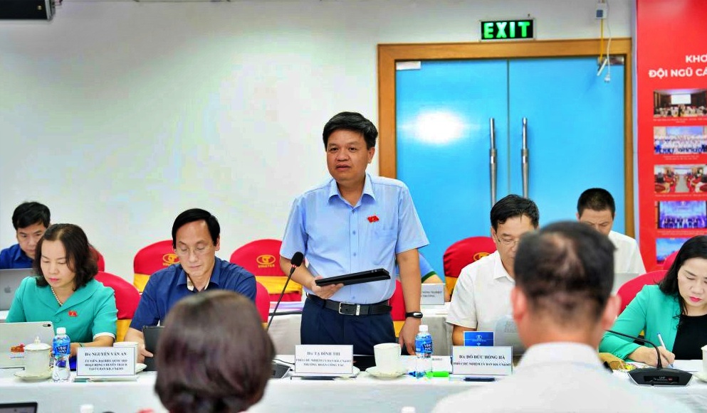 làm việc về luật bảo vệ môi trường năm 2020