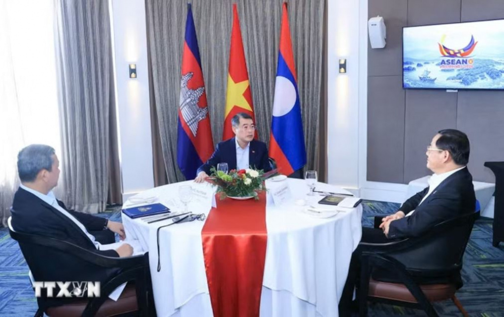 Việt Nam - Campuchia - Lào hợp tác