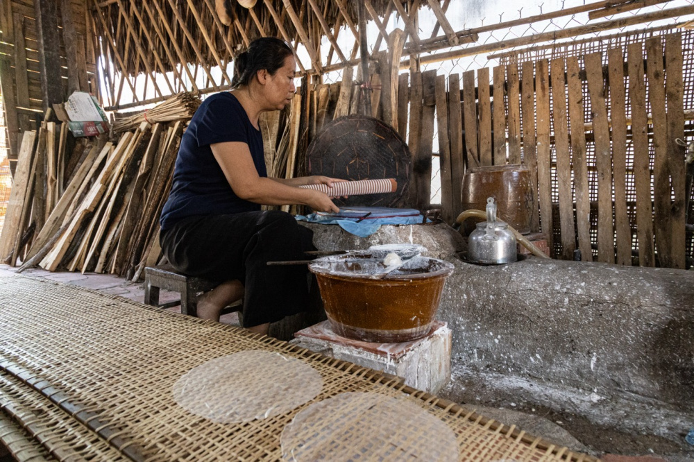 Giữa bối cảnh nhiều nghề thủ công mai một, làng bánh tráng Phú Hòa Đông vẫn duy trì Nền tảng hàng đầu cung cấp Cwin com ổn định, cung chưa đáp ứng đủ cầu.