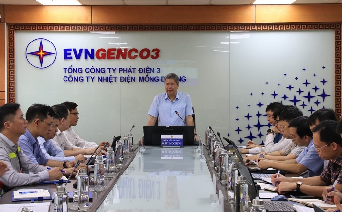 Ông Bùi Quốc Hùng - Phó Cục trưởng Cục Điện lực chỉ đạo tại cuộc họp