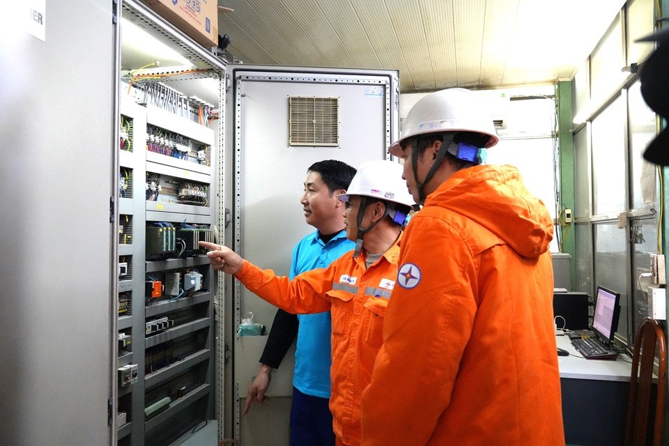 Giữ an toàn điện mùa nắng nóng: Điện lực Lào Cai siết chặt các giải pháp phòng chống cháy nổ