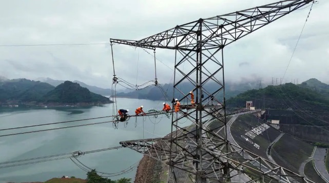 PTC1 hoàn thành “chiến dịch” thay thế cách điện tuyến 500kV Sơn La - Hòa Bình