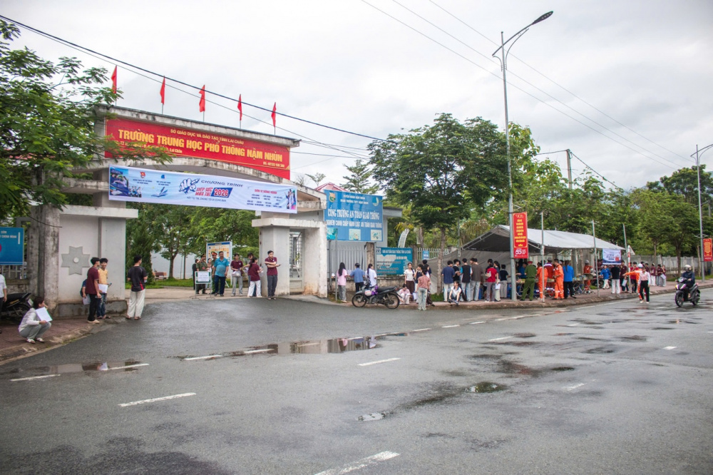 Tuổi trẻ Thủy điện Sơn La đồng hành cùng sĩ tử