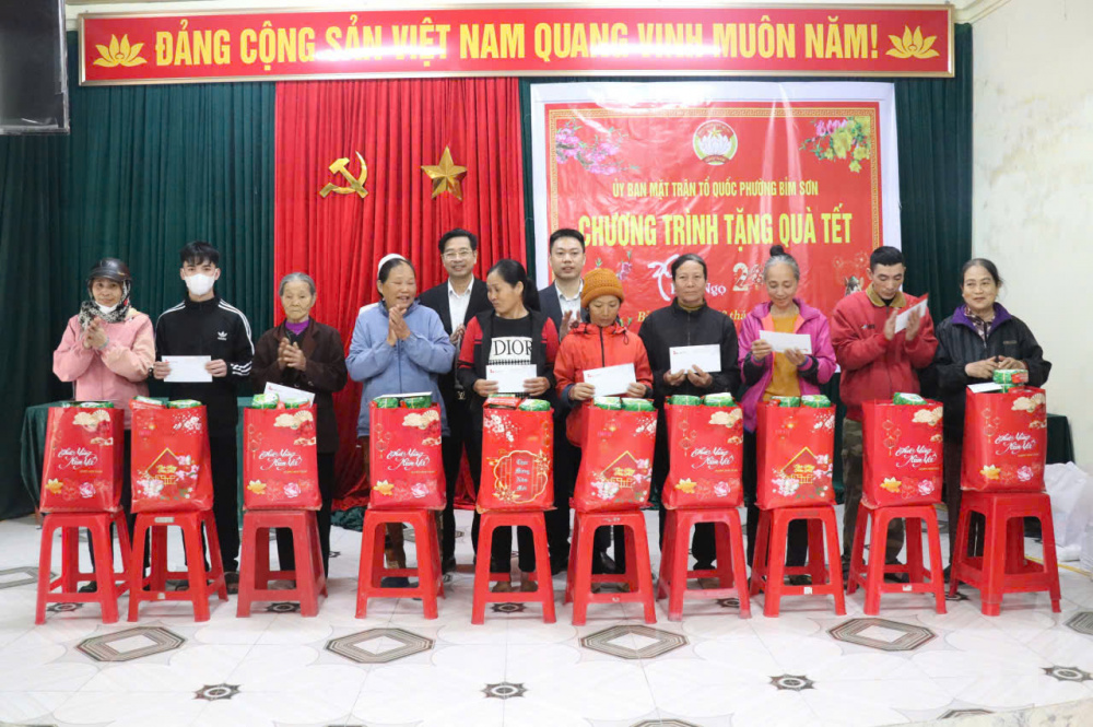 Công ty Xi măng Long Sơn chung tay trao quà Tết Xuân Bình Ngọ cho người nghèo và gia đình chính sách