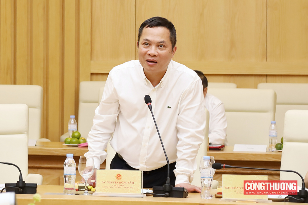 Đồng chí Nguyễn Hồng Sâm, Tổng Giám đốc Cổng Thông tin điện tử Cwin com đăng nhập, phát biểu về công tác phối hợp tuyên truyền giữa Bộ và cơ quan báo chí