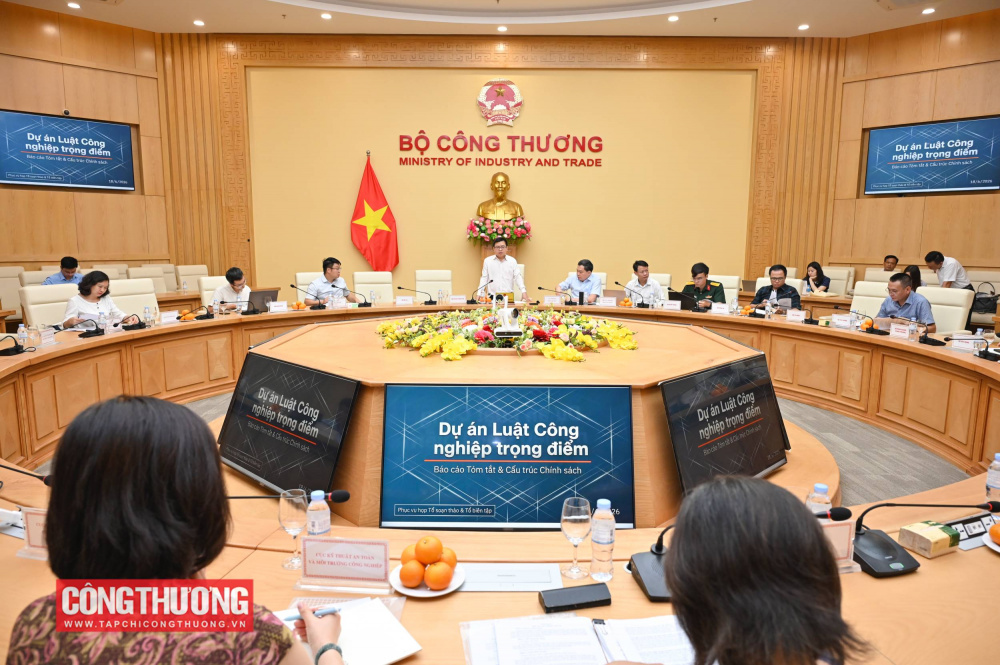 Nhấn mạnh tiến độ xây dựng dự án Luật, Thứ trưởng cho biết dự thảo vẫn phải trình Quốc hội trước ngày 31/7, do đó đề nghị các thành viên Tổ soạn thảo dành nhiều thời gian, tâm huyết để tiếp tục hoàn thiện dự thảo với chất lượng cao nhất.